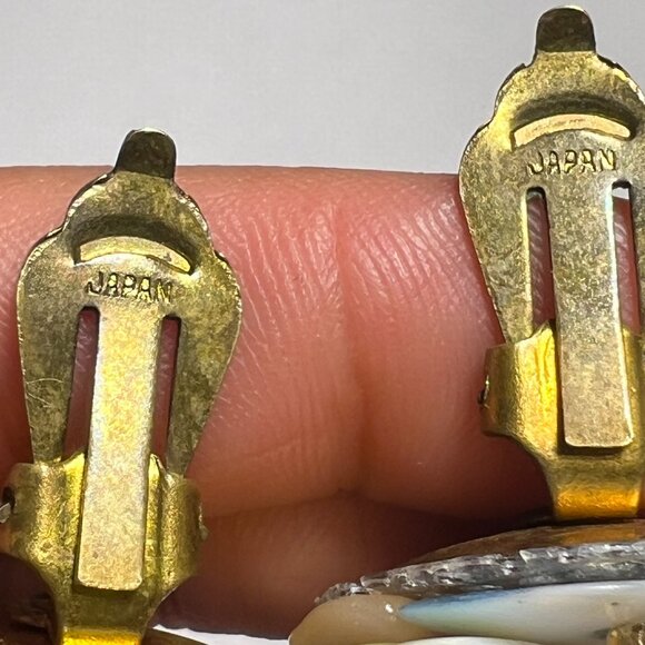 1950s Japan Clip-On Earrings Mother of Pearl cluster earrings Shell & Glass Bead - Picture 6 of 7